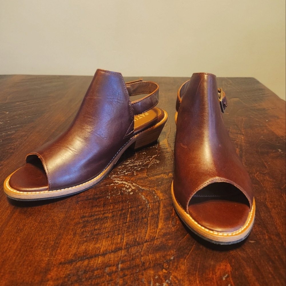 Patina Brown Leather Open-Toe Womens Sandals